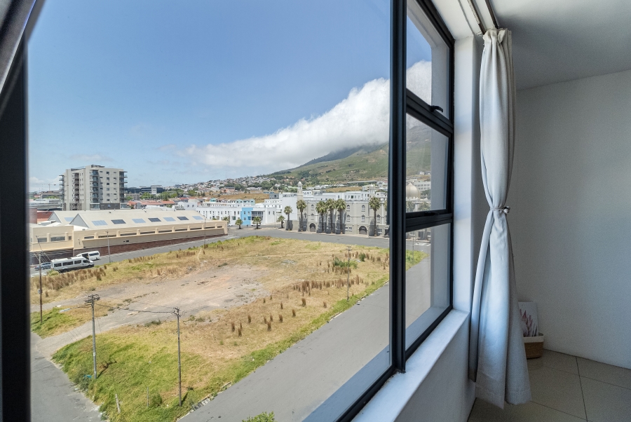 1 Bedroom Property for Sale in Zonnebloem Western Cape